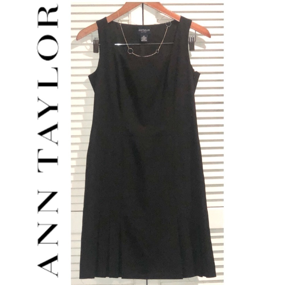 Ann Taylor Black Sleeveless Pleated Dress